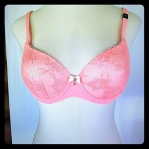 Victoria's Secret
Dream Angels Lined Demi Bra Set